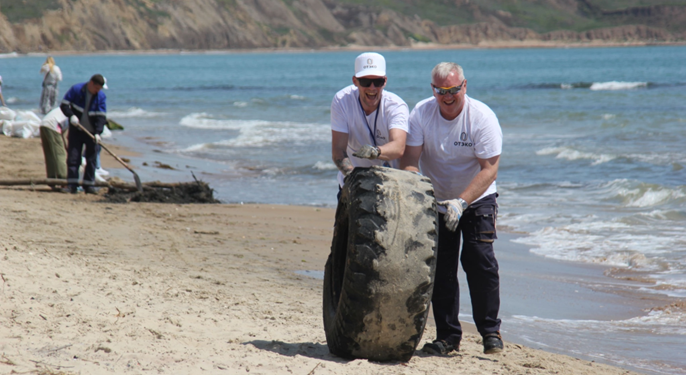 أوتيكو روسيا تدعم المبادرة التطوعية لتنظيف الشواطئ