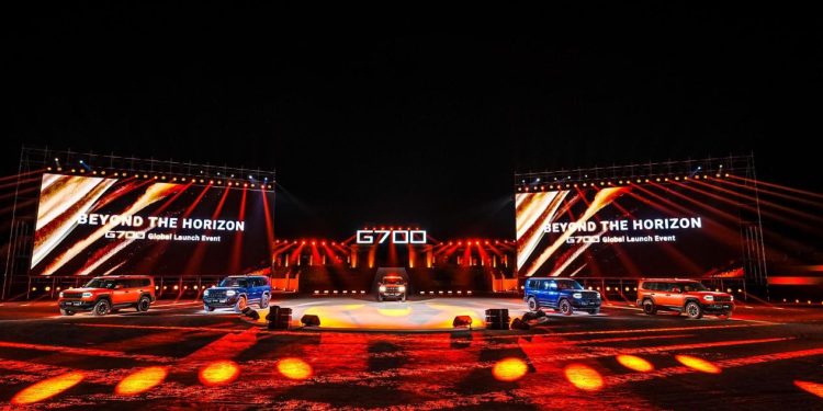 جاتور ج 700 تقوم بظهور عالمي لأول مرة في دبي لإعادة تعريف معايير سيارات الدفع الرباعي الفاخرة.